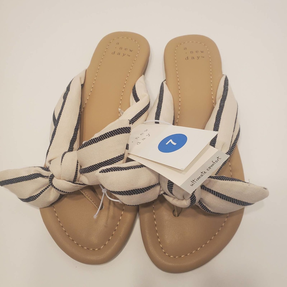 Adley Bow Flip Flop Sandals Off White - A New Day, Size 7